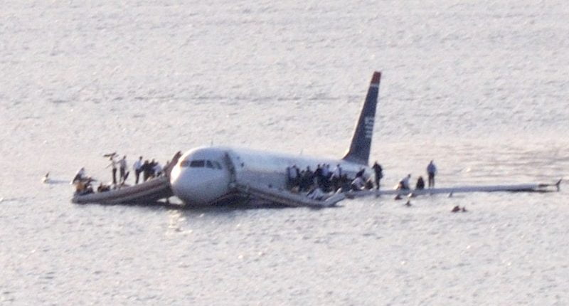 imgA 800px US Airways Flight 1549 N106US after crashing into the Hudson River crop 2